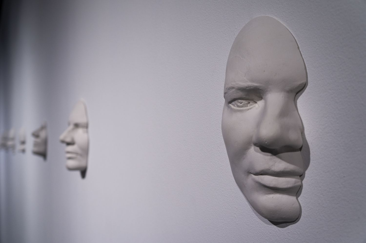 Выставка "Обнять и плакать"